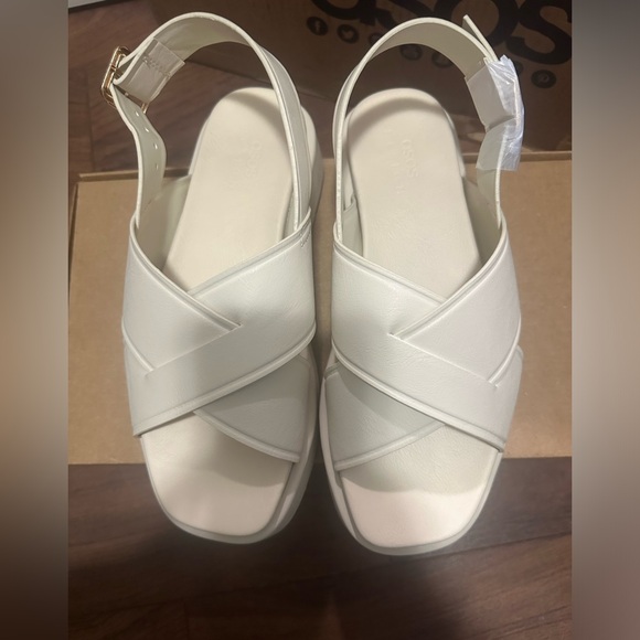 *BRAND NEW* Cream ASOS Sandals - 9W US / 7W UK - Picture 2 of 4